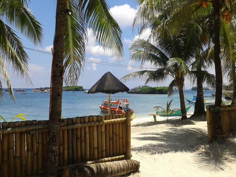 Feliness Resort Manoc-Manoc Exterior photo